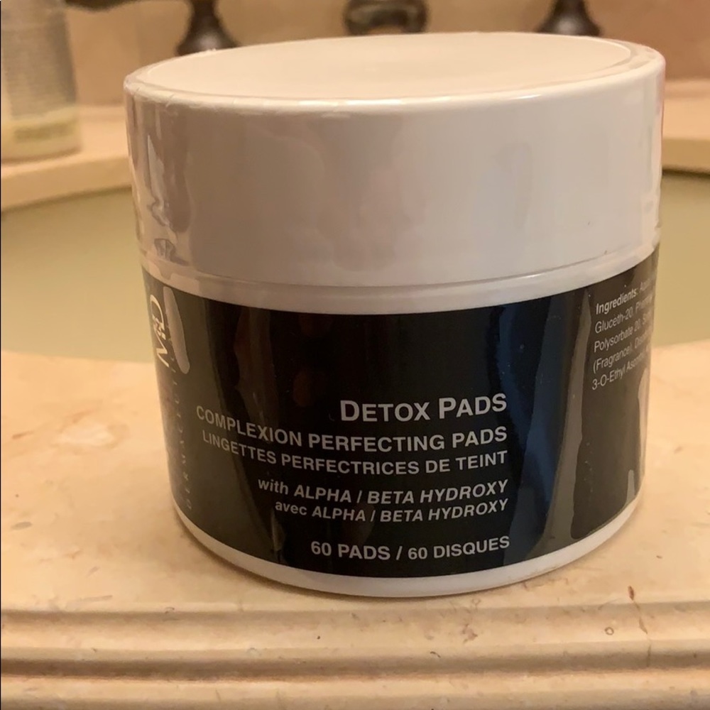 Face cleanser wipe Detox pads